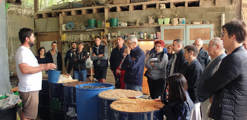 Chaque année, Julien Burlon acueille des visiteurs dans son exploitation et remarque des changements de comportement.